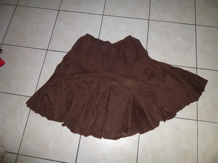 impeccable jupe marron a volant évasé taille 40