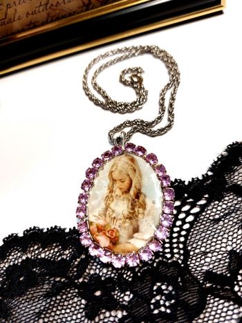 Magnifique collier style vintage victorien portrait fillette