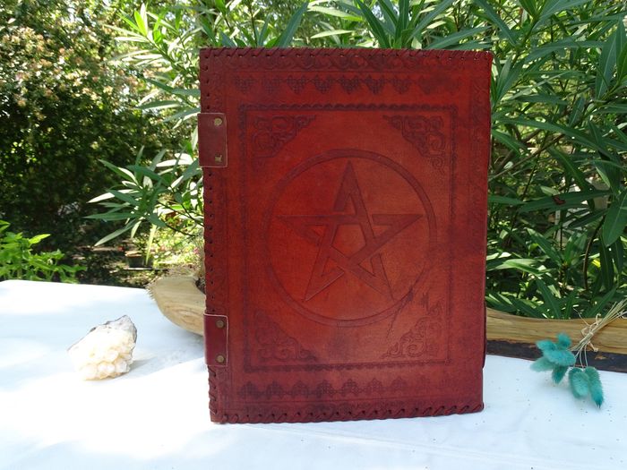Grand grimoire cuir pentagram 7 chakras - photo numéro 4