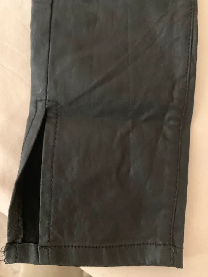 Pantalon simili cuir taille 38 très bon état - photo numéro 3