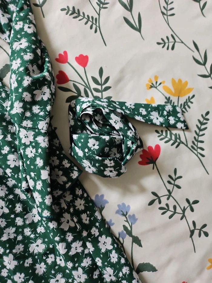 Robe fleurs shein t 11/12 ans tbe - photo numéro 3