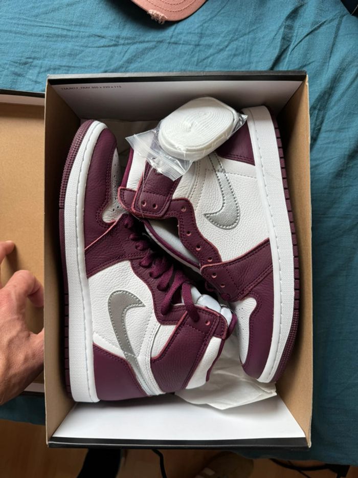 Air Jordan 1 Retro High OG Bordeaux – Taille 41 – Neuve avec boîte - photo numéro 7