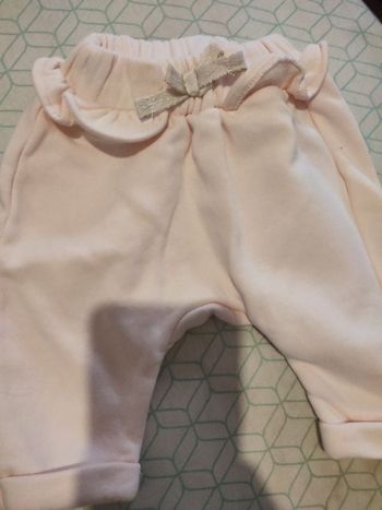 #kytie3moisfille. Pantalon taille 3 mois