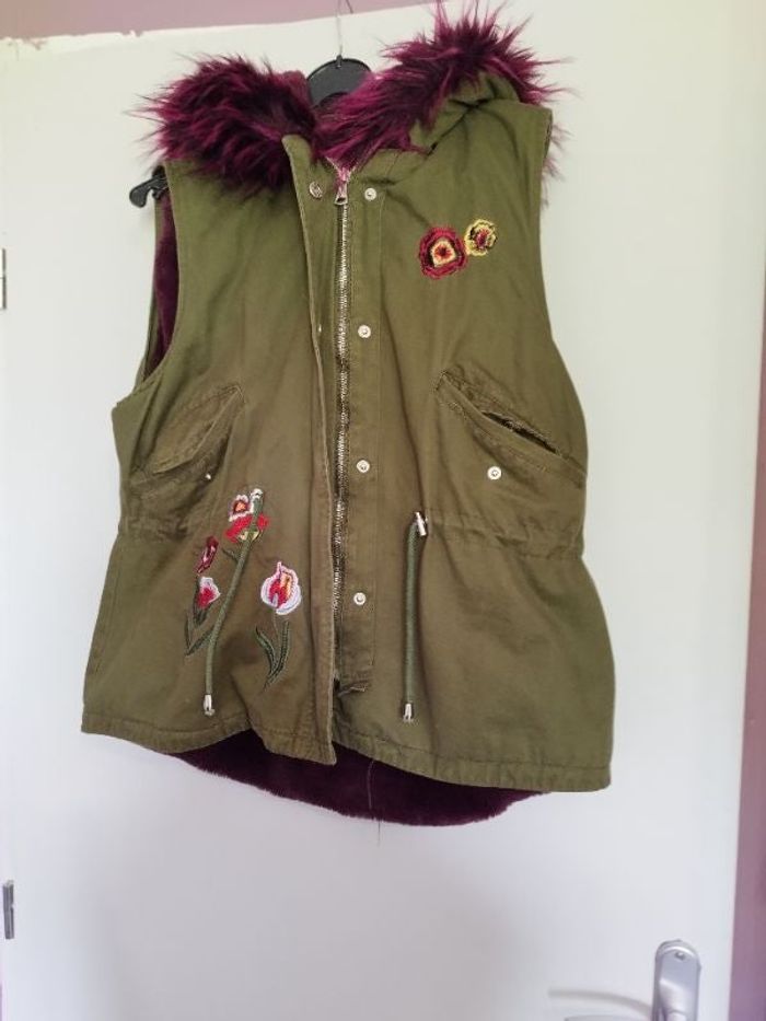 Veste sans manche fourrée avec capuche de la marque spatial taille 42