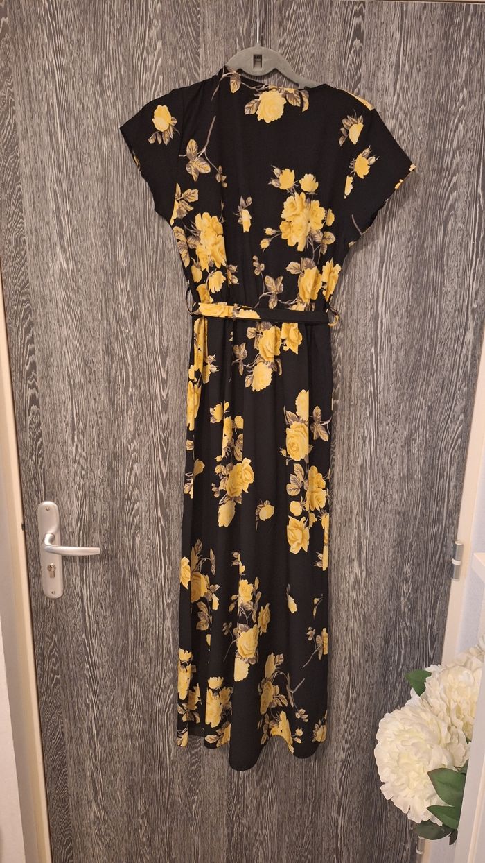 Robe longue fleurie noir et jaune type portefeuille - photo numéro 2