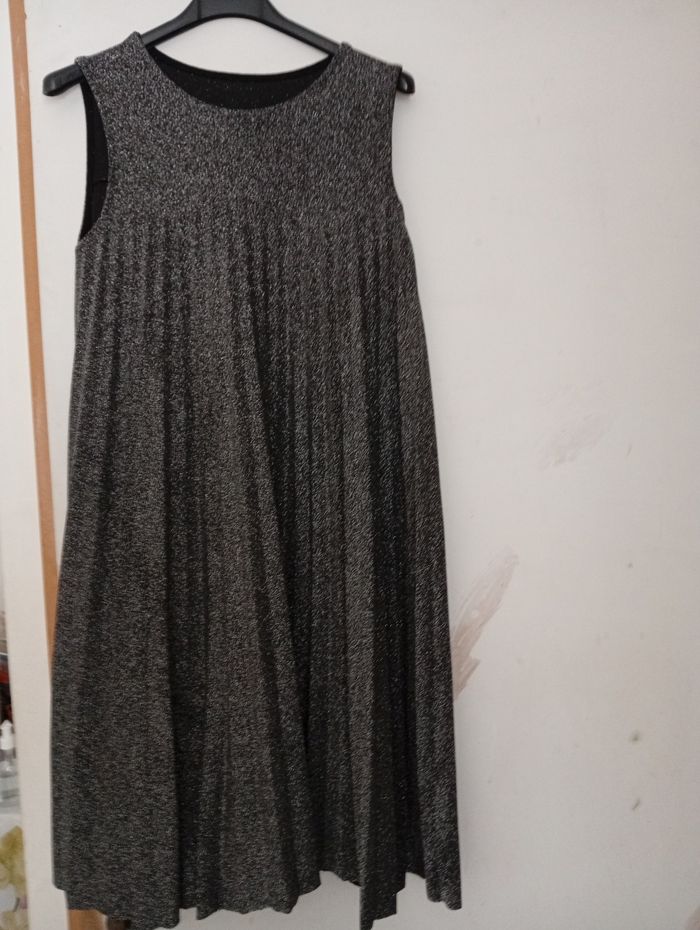 Pantalons et robe et un pulls - photo numéro 8
