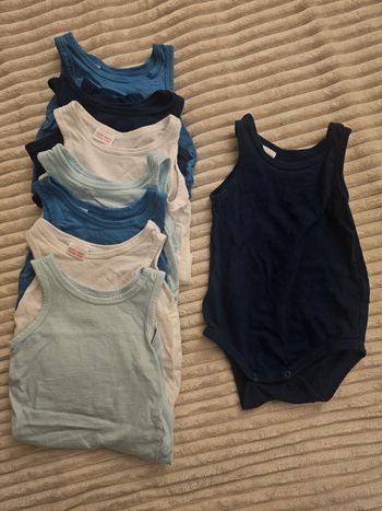 Lot de 8 bodies sans manches 2-6M