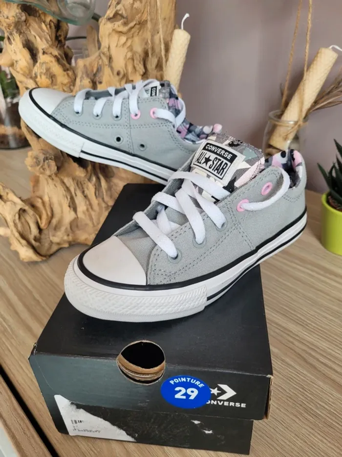 Converse pointure 29 neuves.