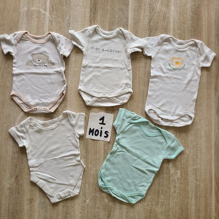 Lot bodies 1mois garçon - photo numéro 1