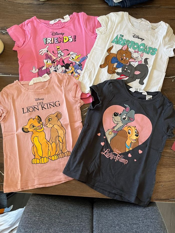 Lot 4 t-shirts Disney de chez H&M - photo numéro 1