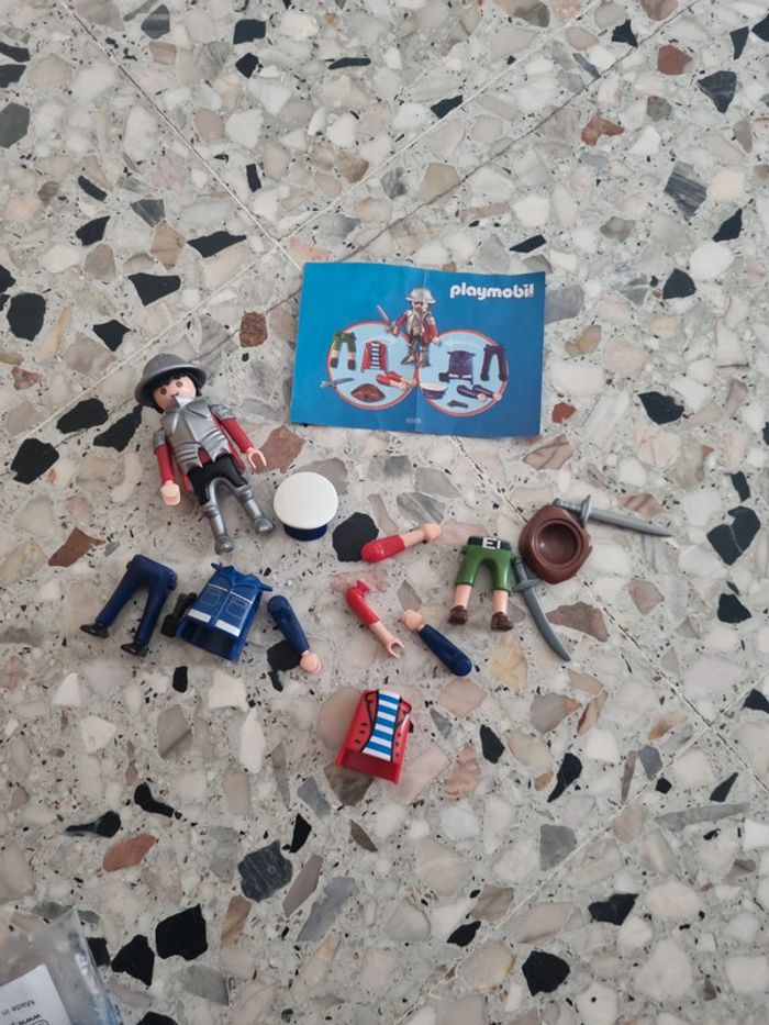 3 playmobils en 1