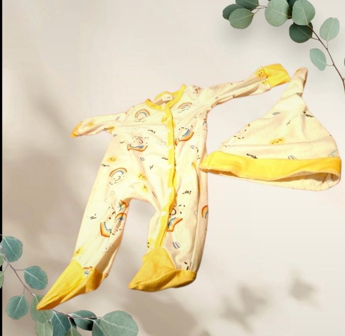 Lot exclusif : 2  ensembles  pyjamas + 2 Bonnets bébé filles(1-3 mois) - TBE - photo numéro 2