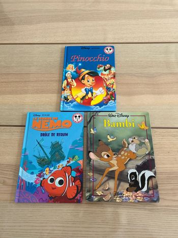 Lot de livres Disney, le monde de Nemo Bambi, Pinocchio