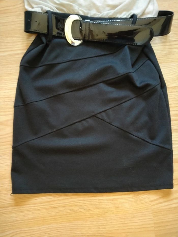 robe moulante. Noire et beige. Femme. 
Made in Italy. Taille 36 - photo numéro 4