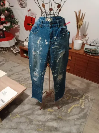 Jeans bleu troué