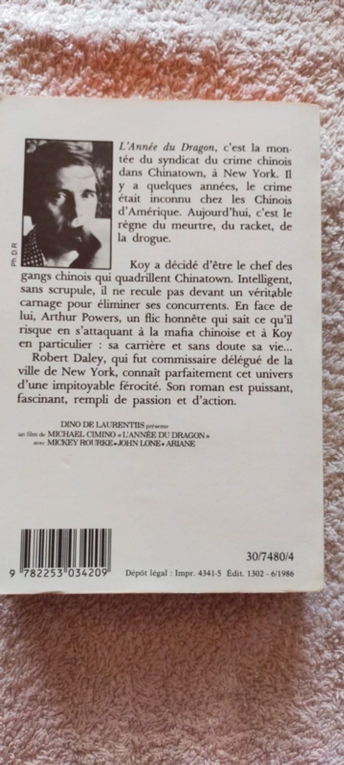 L'année du dragon de Robert Daley - photo numéro 2