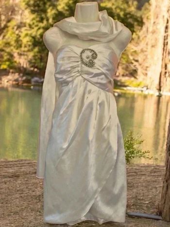 Robe de cérémonie écru effet satin avec son etole 🌹40/42 🌹