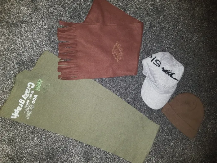 Lot caches-nez et bonnets - photo numéro 2