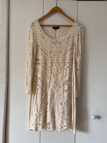 Robe tout en dentelle