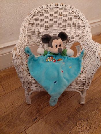 Doudou mouchoir Mickey Nicotoy