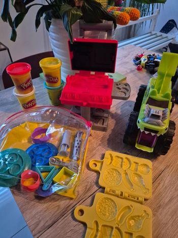 LOT -  PATE A MODELER