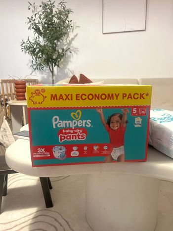 Carton couches Pampers taille 5 pants