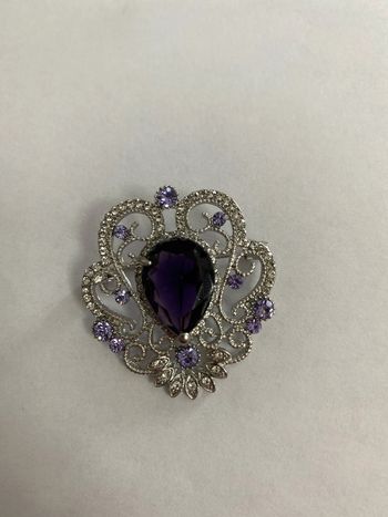Broche violette