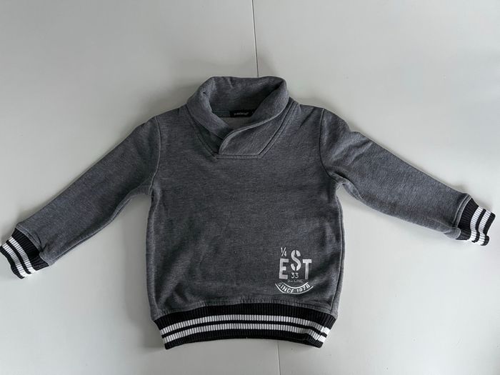 Pull gris col châle 4 ans