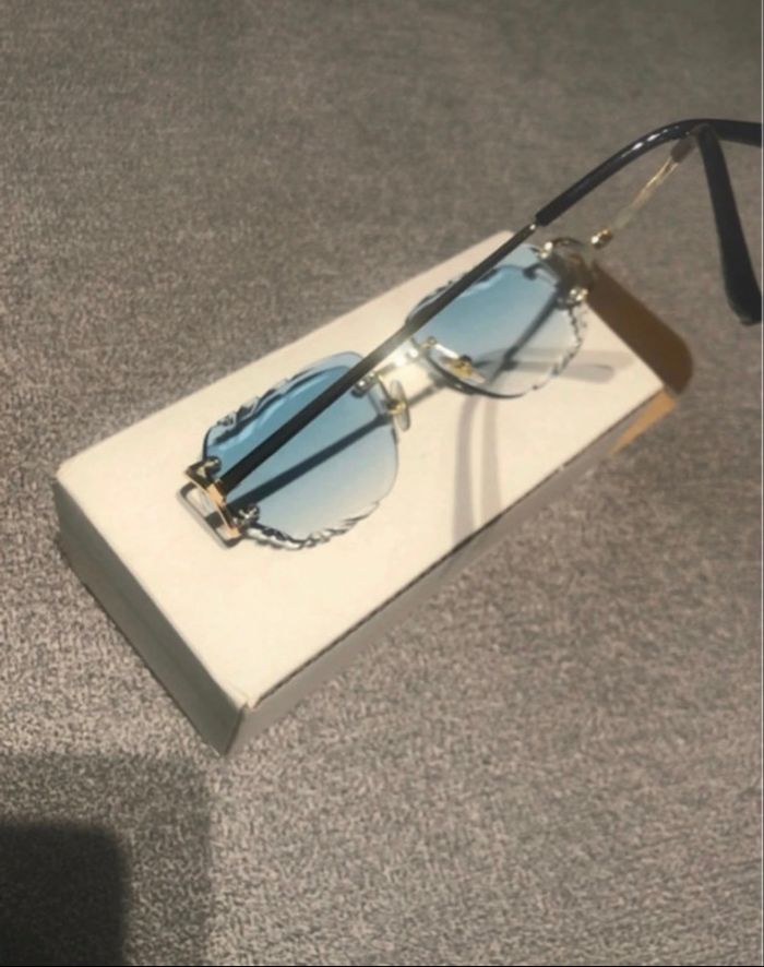Lunettes de style Cartier - photo numéro 4