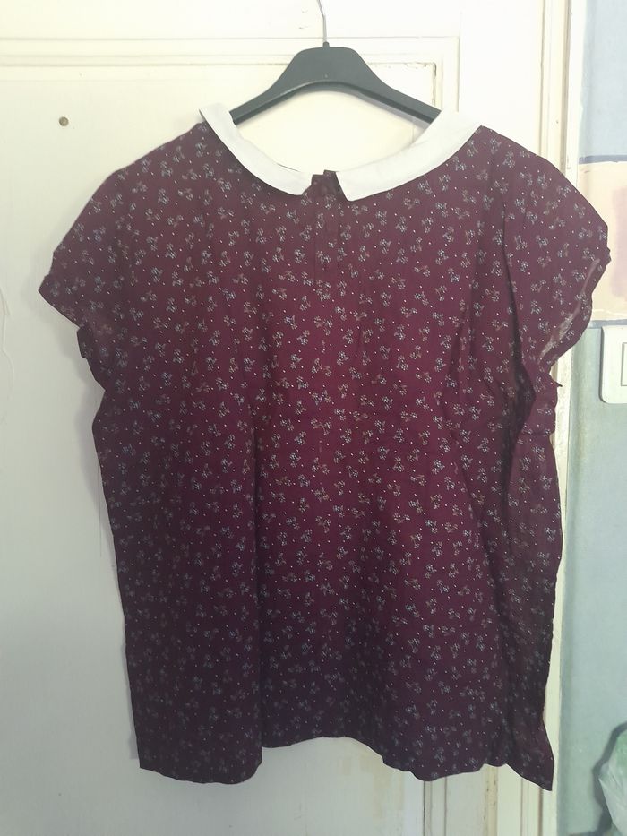 Blouse bordeaux fleurie, marque Monoprix, taille 40 - photo numéro 2