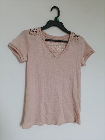 T-shirt rose poudré ajouré aux épaules vintage cute