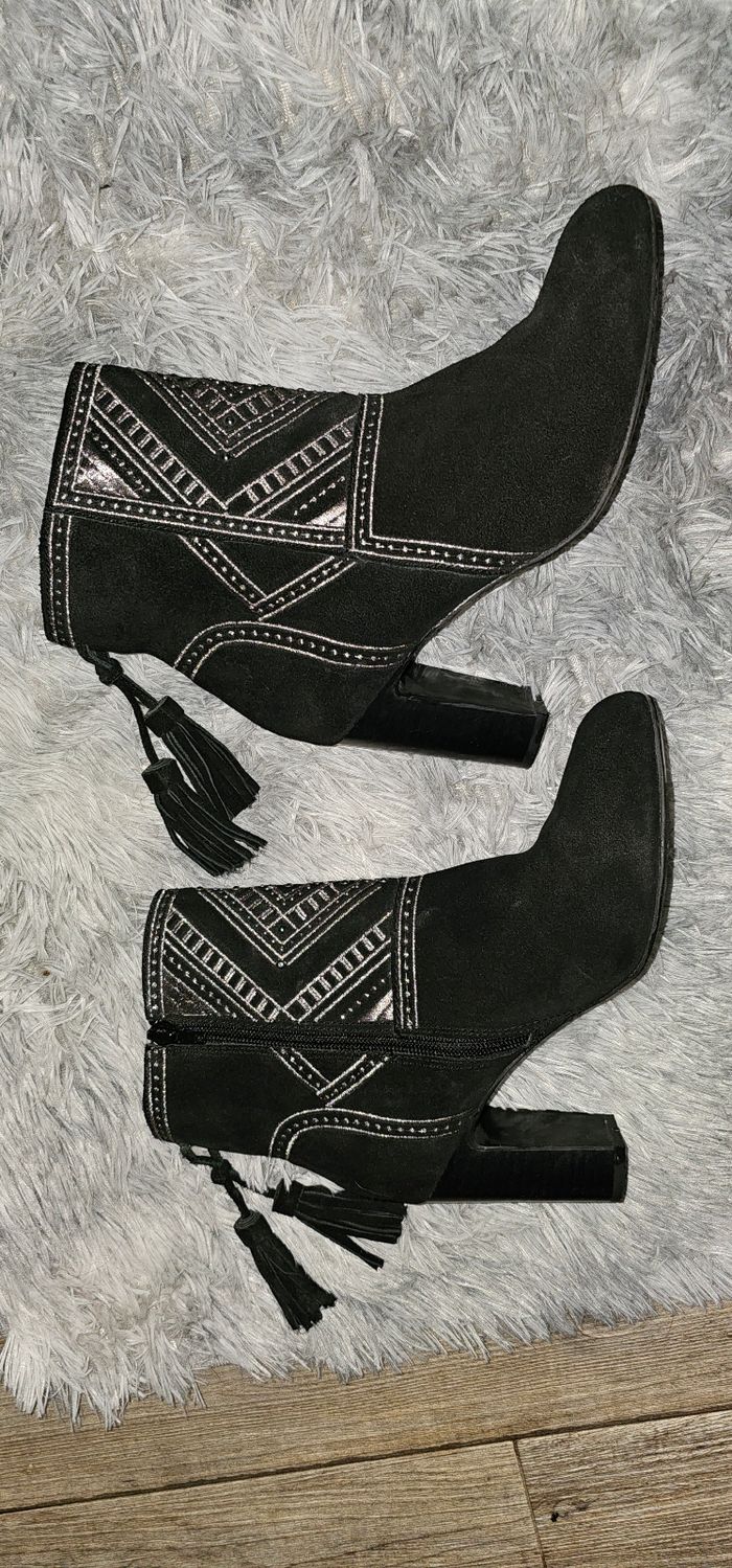 Magnifiques bottines suédine broderie argenté pompons texto 38 - photo numéro 2