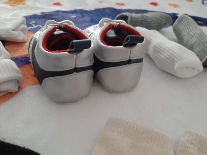 Chaussures souples et chaussettes bébé - photo numéro 5