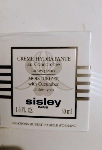 Crème hydratante aux concombres état neuf mais pas sous blister 