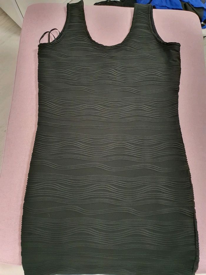 Robe moulante noire - photo numéro 3