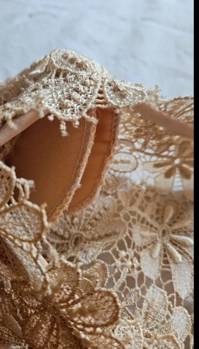Blouse dentelle romantique- boutons perles - T50/52 - photo numéro 5