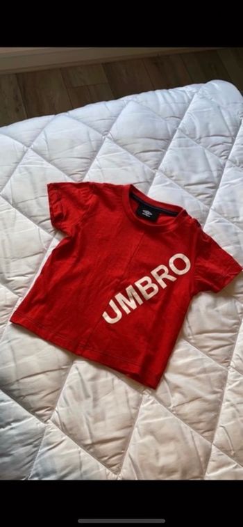 T-shirt Umbro rouge