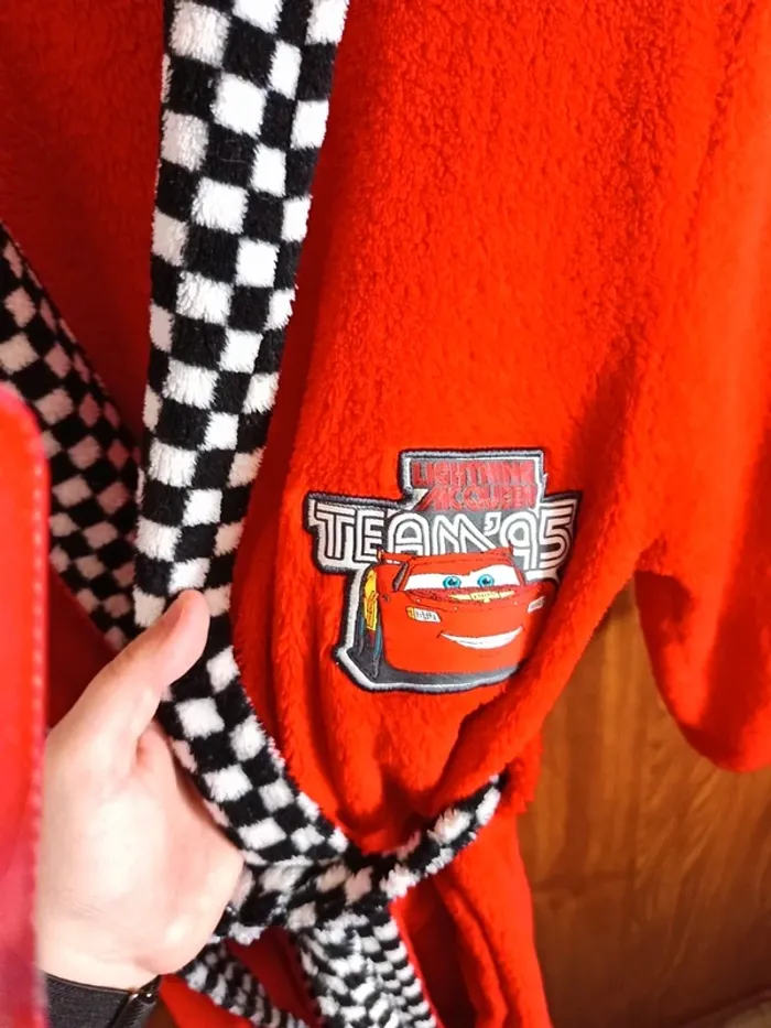Peignoir/robe de chambre cars taille 6/8 ans - photo numéro 2