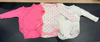 Lot 3 bodys bébé - 1 Tex + 2 marques inconnues - 1 mois - très bon état