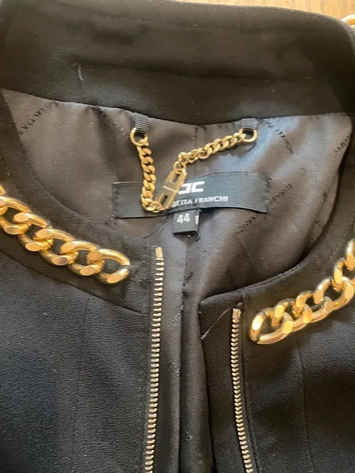 Veste longue noire avec chaîne dorée Elisabetta Franchi taille 44 IT (40 FR) - photo numéro 3