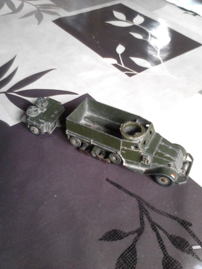 Camion miniature 822 half track dinky toys