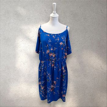 Robe fluide à motifs fleuris manches courtes ajourées L