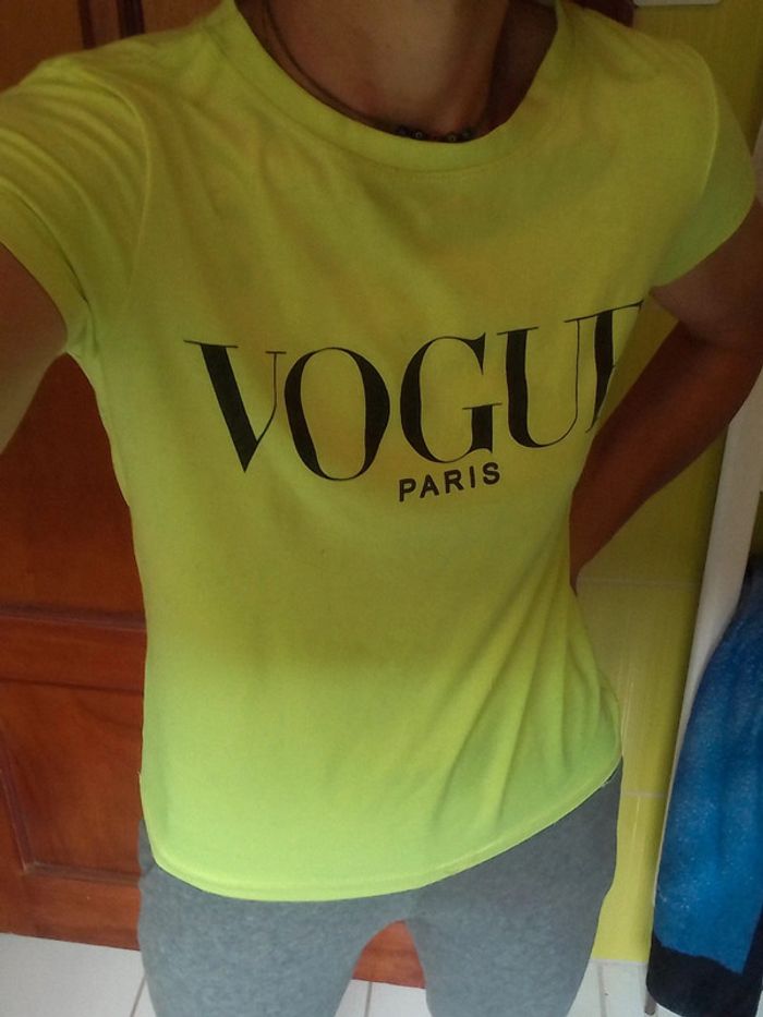 T-shirt femme jaune fluo Vogue Paris - photo numéro 2
