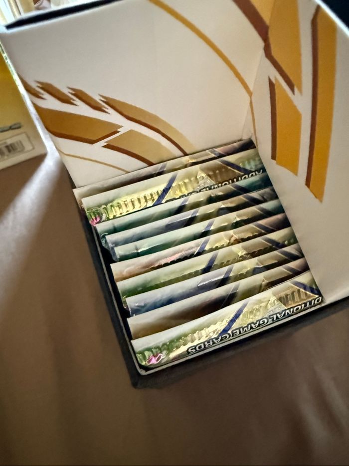 ETB Brilliant Stars Pokemon Center - photo numéro 3