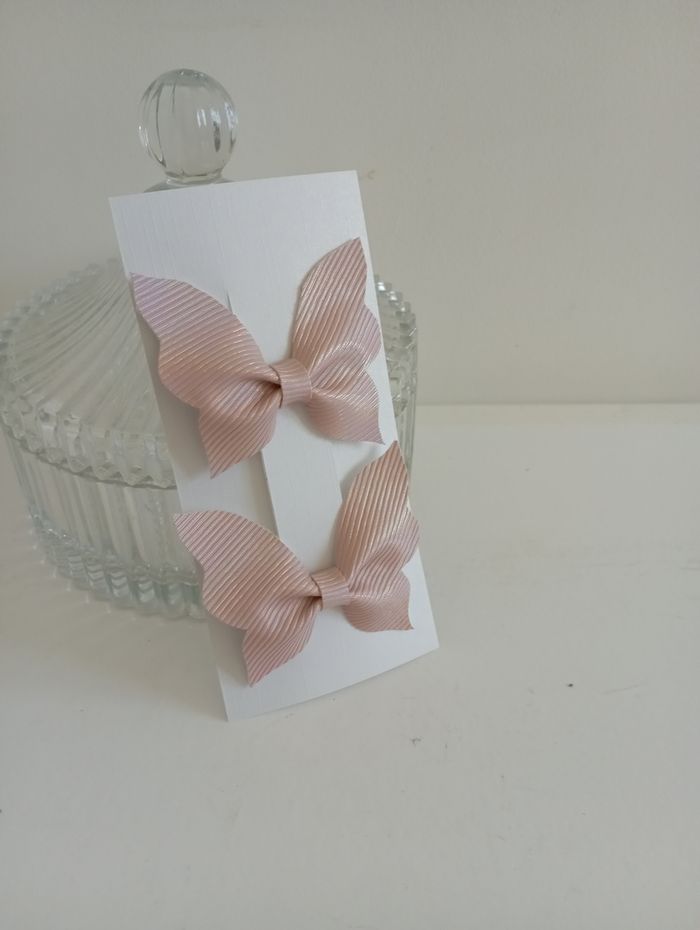 Barrette crocodile papillons