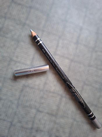 Khôl contour des yeux