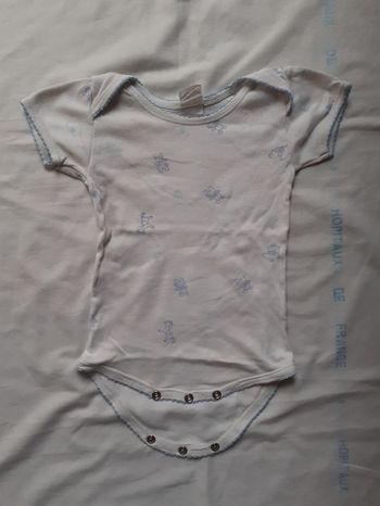 Body manches courtes blanc motif rose clair, bleu clair et vert clair