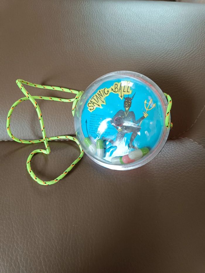 Rare jouet satanic ball jeu de patience cassetête