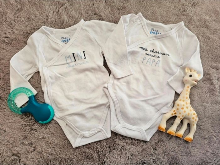 Lot de 2 bodies taille 6 mois neuf