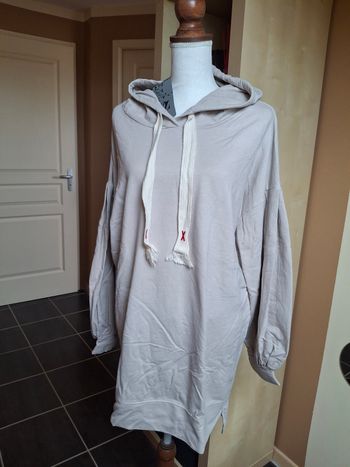 Sweat long capuche beige neuf étiqueté